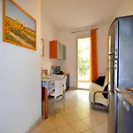 Luminous Flat With Shared Garden Next To The Sea Daire *