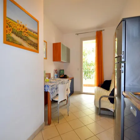 Luminous Flat With Shared Garden Next To The Sea Appartamento *